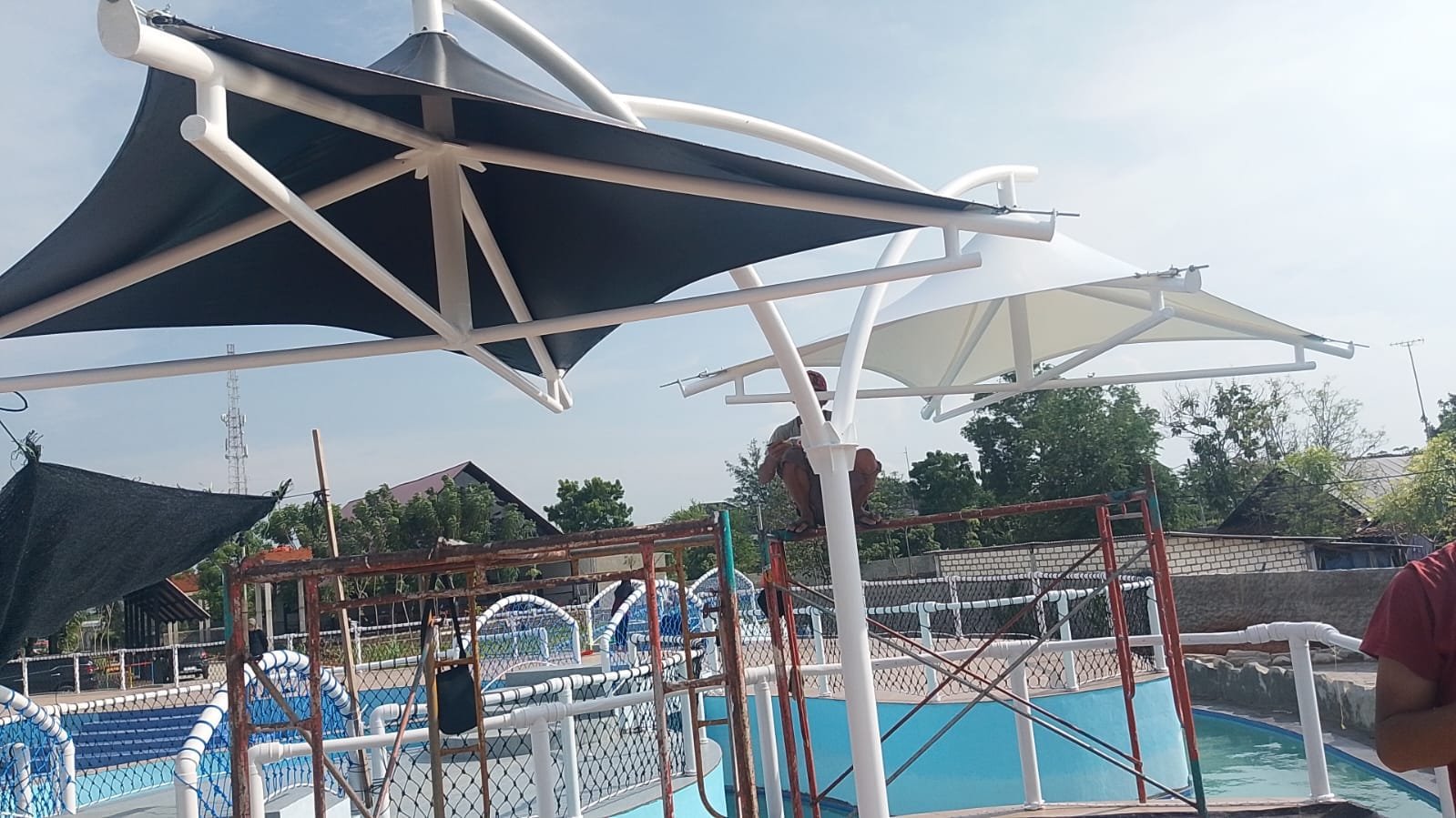 Desain Tenda Membran Area Kolam Renang Custom