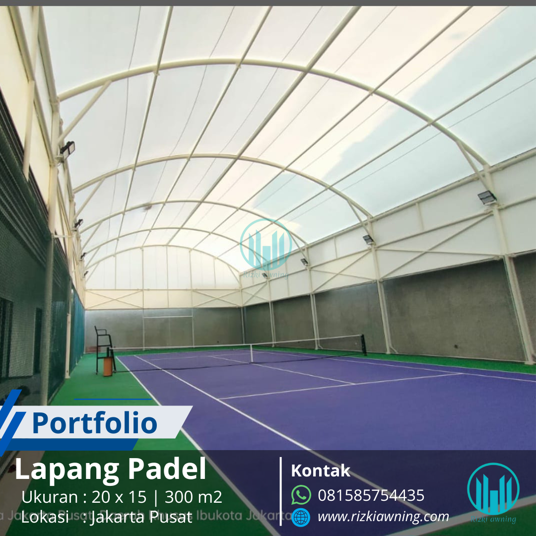 Kanopi membran melengkung di lapangan padel
